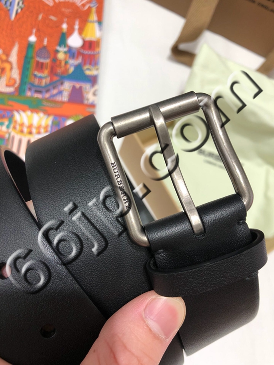 バーバリーベルト背面デザイン